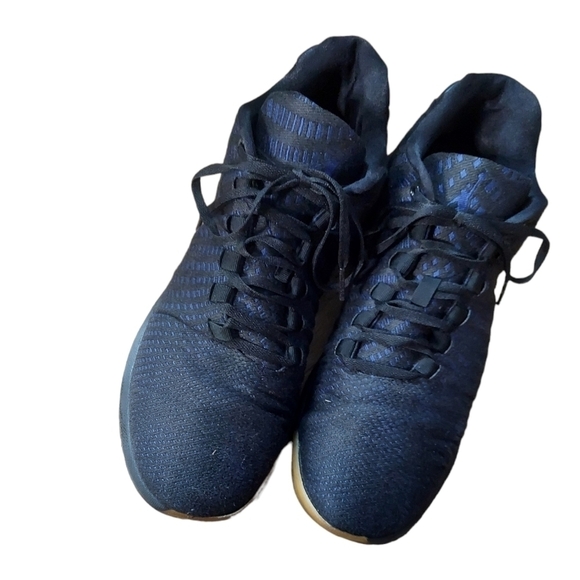 11 Jordan navy and black sneaker - Picture 8 of 8